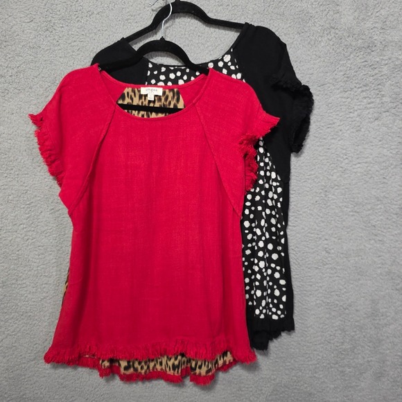 Umgee Tops - Umgee Womens Linen Short Sleeve Raw Hem Top Size Small Lot of 2  Red Black
